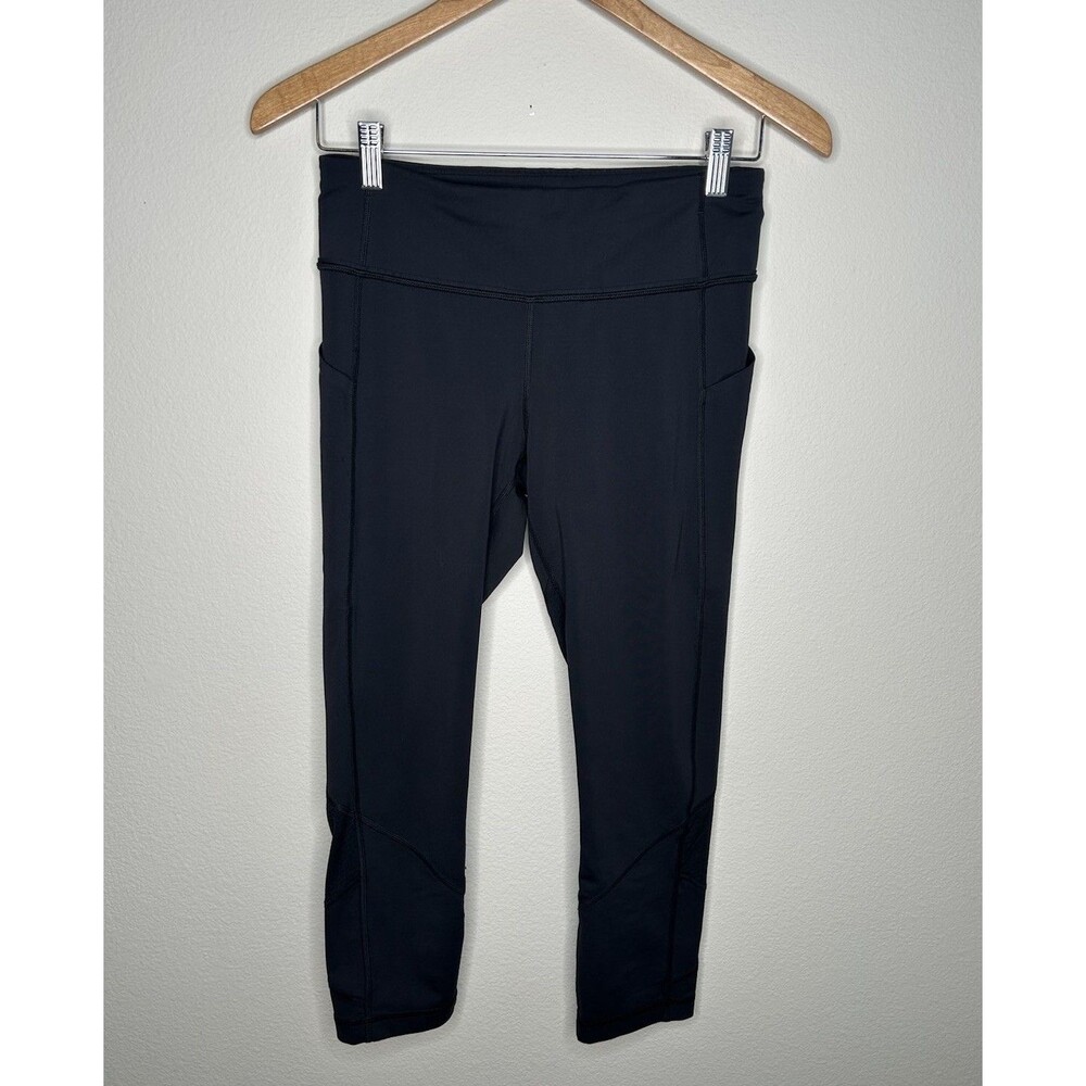 Lululemon Womens Size 6 Black Capri Athleisure Workout Yoga Leggings